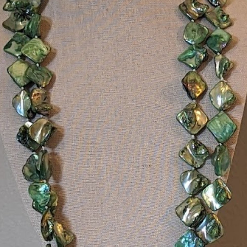 Long Green Shell Necklace - Picture 2 of 9